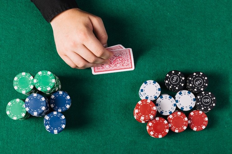 Bagan tingkat loyalitas matrixslot menampilkan manfaat progresif dari Member hingga Diamond
